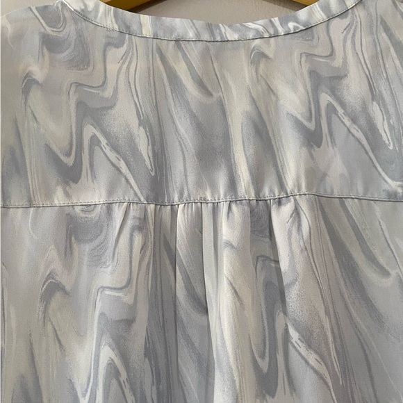 Papermoon size M Grey and White Abstract Print Flutter Sleeve Pullover Top - Picture 6 of 9